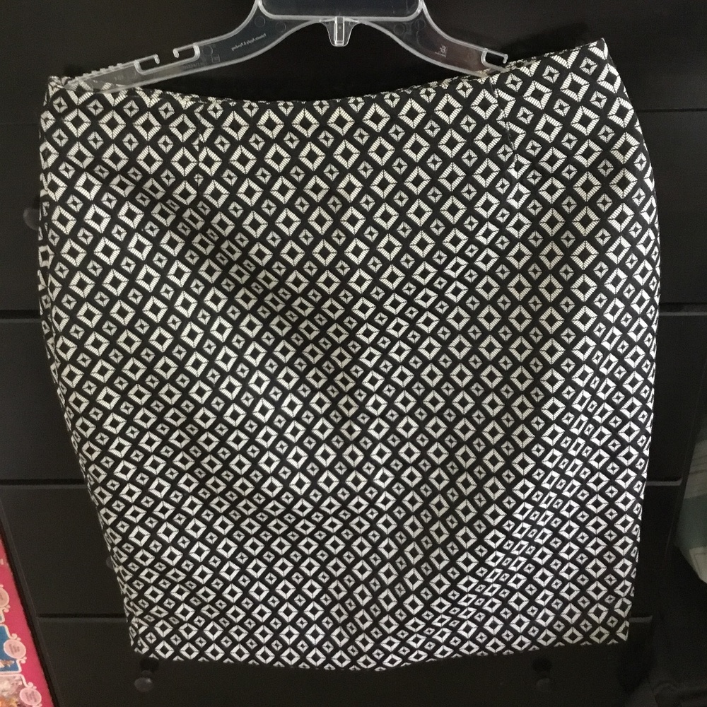 Worthington diamond pattern skirt